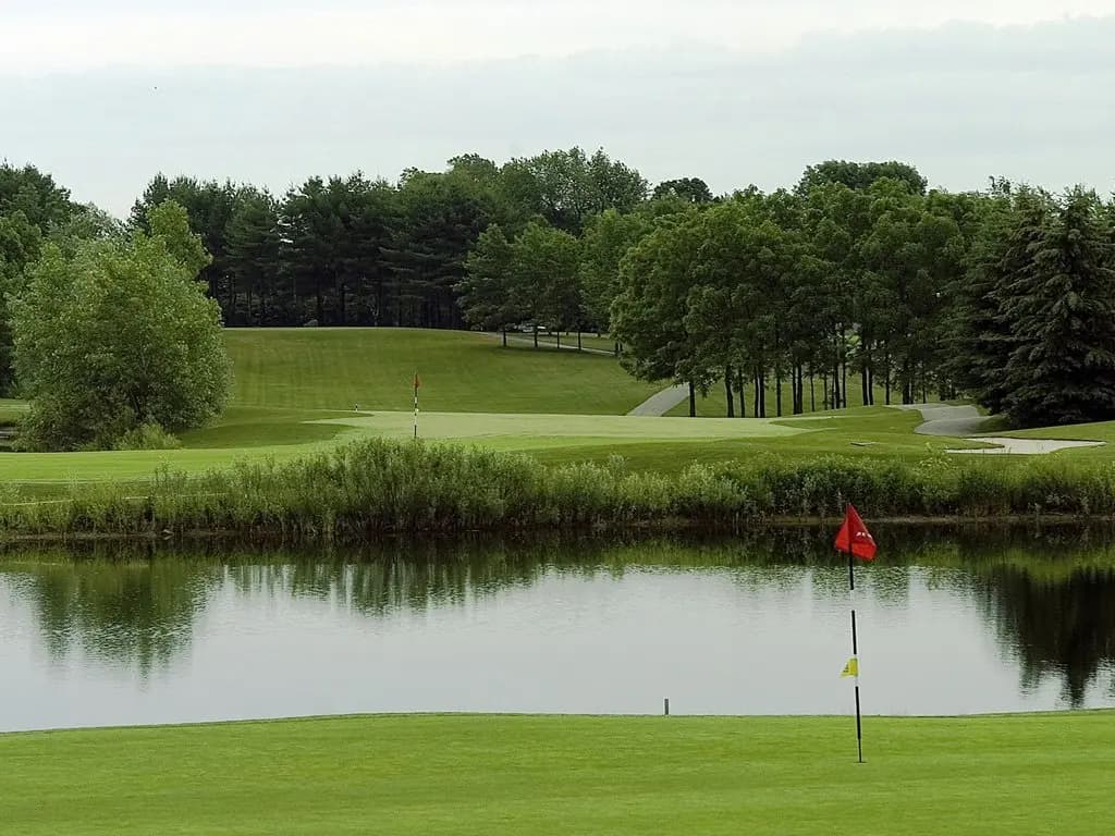 Carlisle Golf & Country Club: South Course golf course in 523 Carlisle Rd, Hamilton, ON L0R 1H0, Canada