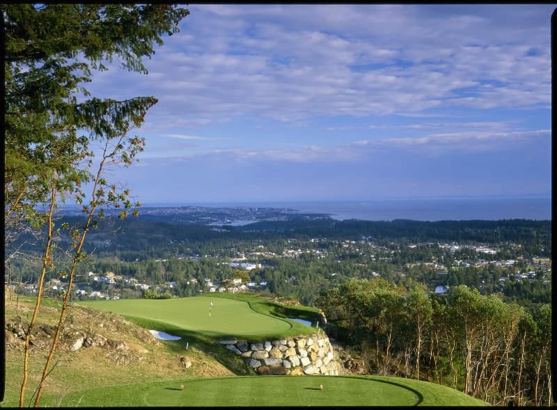 Stay-and-Play vs Booking Separately in British Columbia: A Course-First Winter Golf Trip for Solo Golfers
